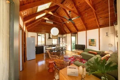 Image de 20 People / 9 Bedroom / 13 Beds Cabin Compound in the heart of Huskisson