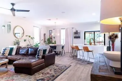 Image de 2 Homes-Sleeps 12-Spacious Haven-Patio-Fire Pit