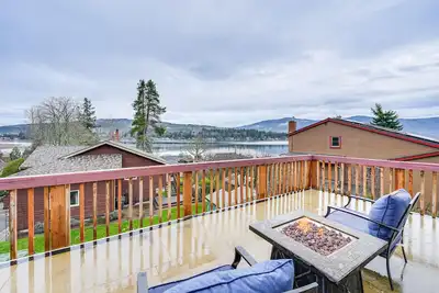 Stylish Bellingham Home w/ Lake + Mountain Views!