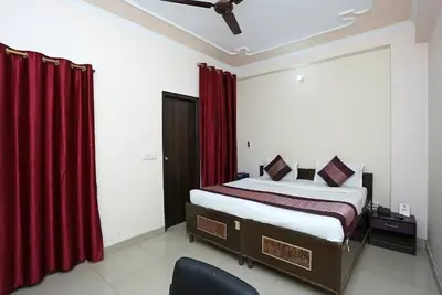 Image de Deluxe Double Room - 2 Adults + 1 Child - Hotel Ramida Suites At Delhi Airport\n\n