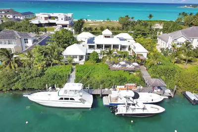 Image de Veranera - Waterfront Home