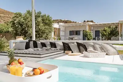 Image de Appartement dans un hôtel \"Ow Andros Luxury Suites 3\" avec vue sur montagne, terrasse et Wi-Fi
