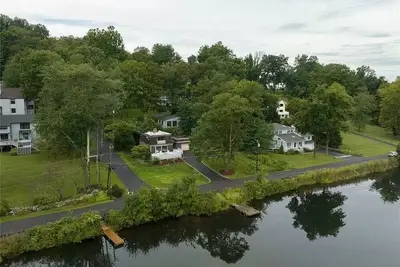 Image de Beautiful 3 Bedroom Lake House