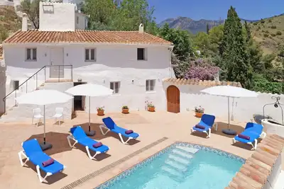 Image de A Charming Costa Del Sol Villa with Stunning Sea and Valley Views.