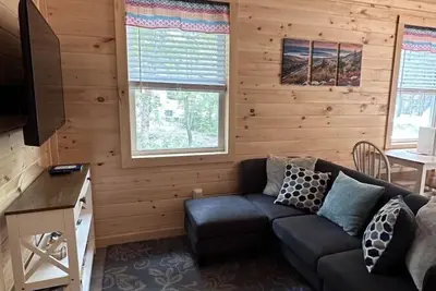 Image de Kimball Cottage-A Forest Retreat. Close to Acadia!