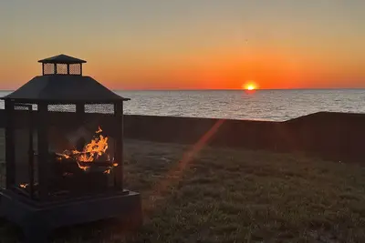 Image de Newly Renovated Waterfront Cottage Lake St. Clair