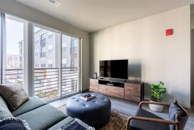 Image de Upscale Burlington 2br w/ Gym & W/D, nr Dining & Shops, by Blueground