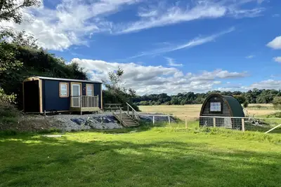 Image de 1 Bed Shepherds Hut-Sleeps 2-Free Parking-Mtn View