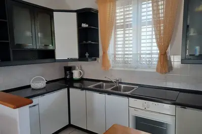 Image de Appartement de deux chambres prés de la plage Kampor, Rab (A-22228-b)