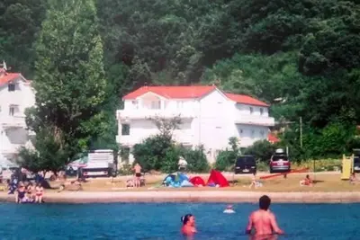 Image de Appartement de deux chambres prés de la plage Kampor, Rab (A-22228-c)