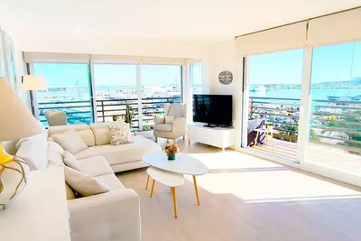 Image de Penthouse Port Views by Denia Costa
