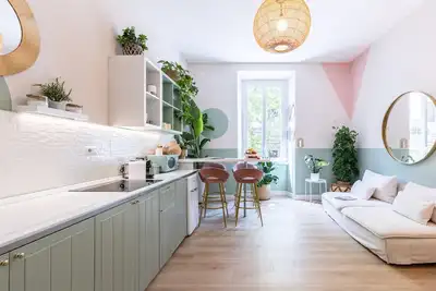 Image de Chic Roman Treasure Steps From the Colosseum