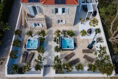 Image de Apartment with a balcony, jakuzzi and a Bbq  with a view on the beach