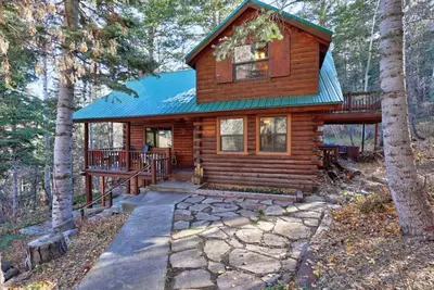 Image de Three Sisters Cabin • Sundance, Utah • Very secluded cabin • Near stream and meadow and Stewart Falls • Great for explorers • Mountain Cabins Utah