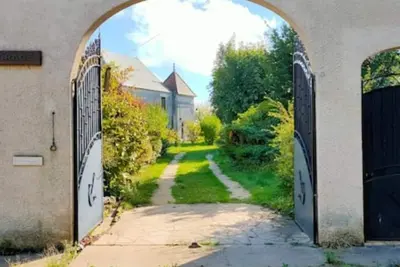 Image de Grande Maison de Charme en Bourgogne avec Piscine
