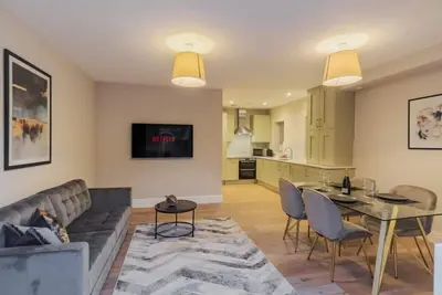 Image de Modern 2 Bed Ground Floor - Private Parking
