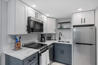 Beach Condo 5 Min Walk to Beach, Shops, Boardwalk