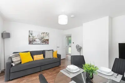 Image de Skyvillion - Luxueuse maison de 2 chambres avec jardin sur Hydean Way