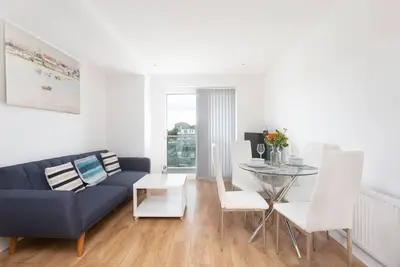 Image de Skyvillion - Tower Point Enfield 1 lit avec balcon