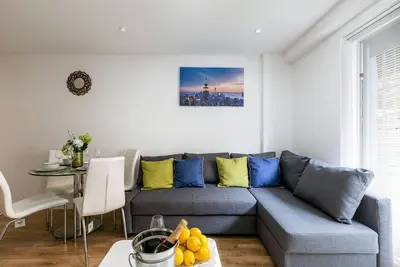Image de Skyvillion - Tower Point Enfield Appartement 2 chambres avec balcon