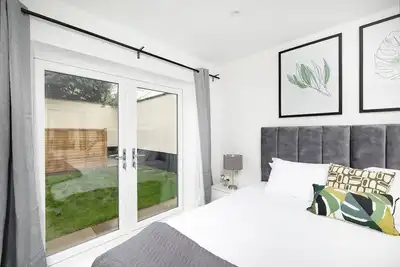 Image de Skyvillion - Vineyard Court - Appartement 1 chambre Ă Enfield avec jardin