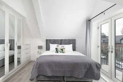 Image de Skyvillion - Vineyard Court - Enfield 1 chambre avec balcon