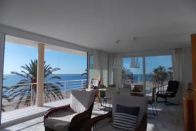 Image de Atico Rosa Frente Al Mar Con Piscina