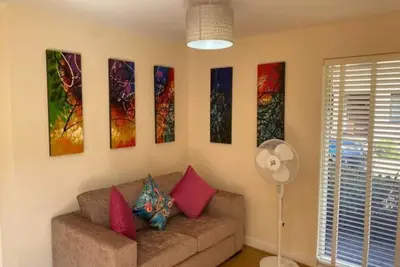 Image de Contemporary, Cosy House with Free Parking & Garden; 5 mins to Addenbrooke's