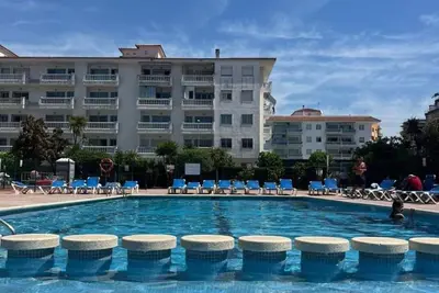Image de Appartement familial avec piscine à 400m de la plage, quartier animé, proche commodités, Blanes
