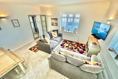 Image de Courtyard Cottage - Close to Town and Beaches