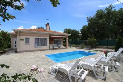 Image de Holiday house, 5 guests, pool, garden, barbecue, near the resort Lanterna.