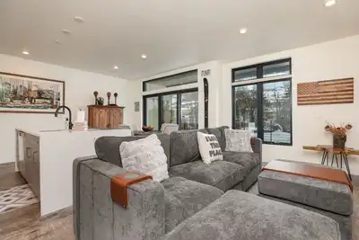 Image de Après Shores Riverfront: Upscale Downtown Retreat