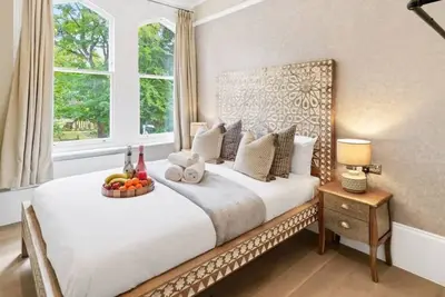 Image de Contractor & Family Friendly | Central Apartment