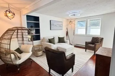 Downtown Meredith Hideaway! Lake Winnipesaukee and Lake Waukewan!