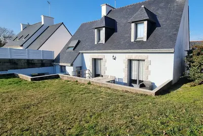 Image de Belle Maison Lumineuse avec jardin clos au centre de Nevez - 500m des commerces