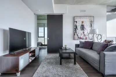 Image de Stylish Modern Loft 2 Bed/ 2 Bath In The Heart Of Toronto