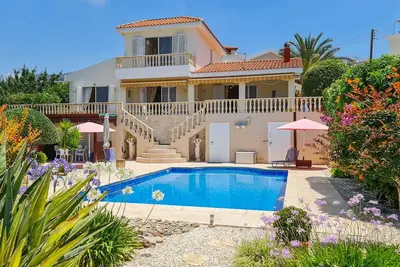 Image de Cliffside Villa - Trois Chambres Villa, Couchages 6