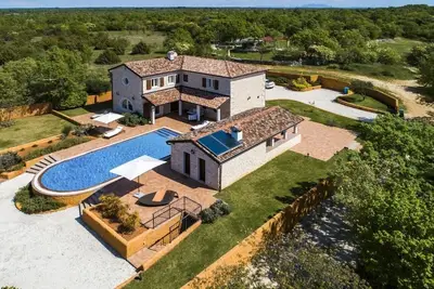 Image de Villa Lux. Ema with heated pool surrounded by Mediterranean vegetation