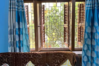 Image de Home away from Home in a city with Garden View. \nExperience the magic yourself