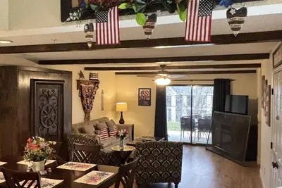 Image de Patriotic theme with indoor and outdoor pool Great for Families