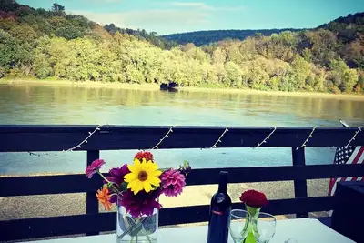 Image de Come stay in the beautiful endless mountains on the bank of the River