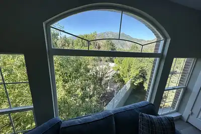 Image de Spacious 3-bedroom apartment with pool, hot tub, and fitness room in Layton, Ut