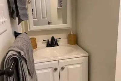 Image de Lakeside escape. Cottage with hot tub & fireplace.