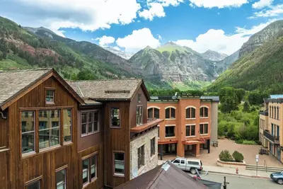 Image de Pine St Penthouse by Curate Telluride-Location, New Updates, Ac, Near Venues