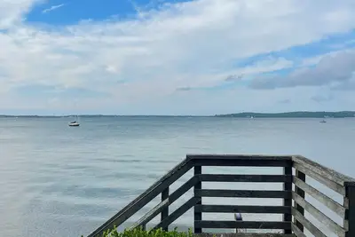 Image de Waterfront home with private beach amazing view and sleeps 10!