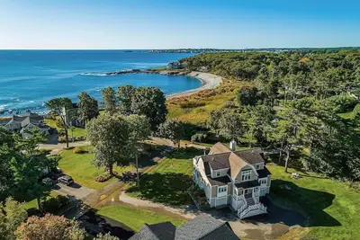 Spacious Cape Neddick Coastal Home! \n