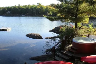 Image de Lakeside Cottage near Adirondacks, Hot Tub, Pontoon Boat, Kayaks & Paddle Board