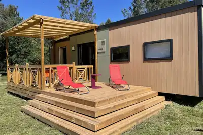 Image de Mobilhome et terrasse au coeur de la foret des landes dans un parc residentiel