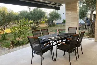 Image de Appartement de vacances pour 4 personnes env. 65 qmà Turanj, Dalmatie (Nord de la Dalmatie)