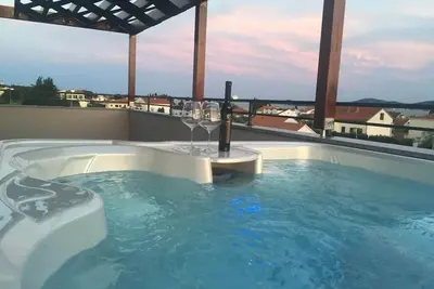 Image de Appartement de vacances pour 4 personnes env. 120 qmà Turanj, Dalmatie (Nord de la Dalmatie)